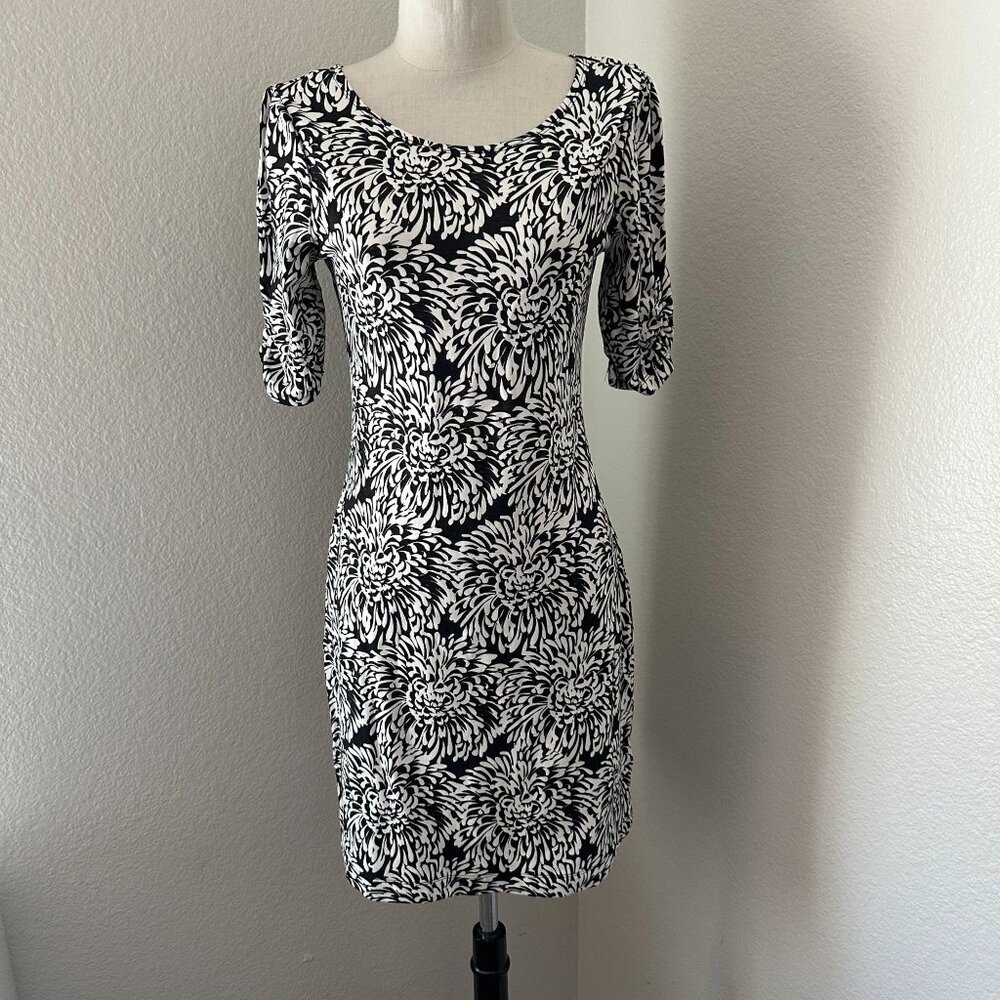 Banana Republic Black & White Floral Print Dress Ruched Sleeves Womens Small NWT